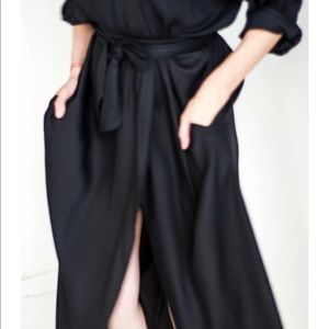Sunday Forever CLASSIC BLACK COOPER ROBE  black silk with pockets size L